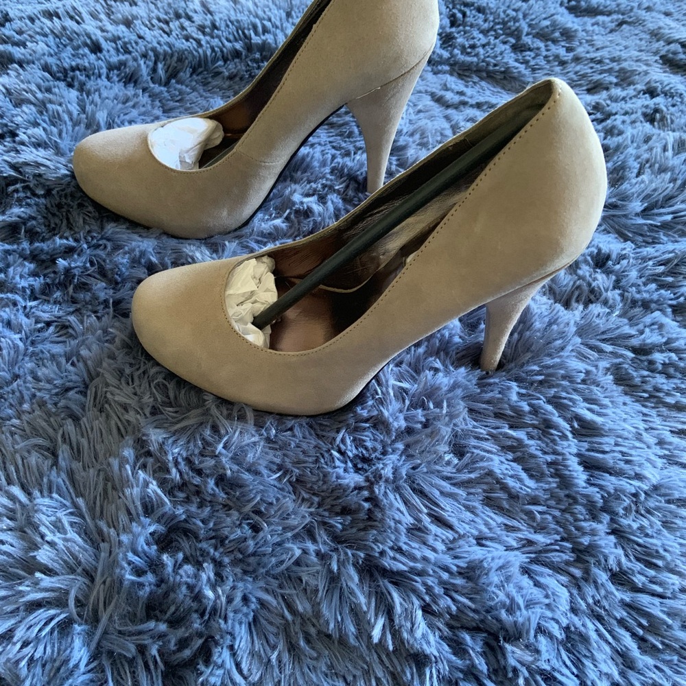 STEVE MADDEN Nude Suede 7 Stiletto Heels